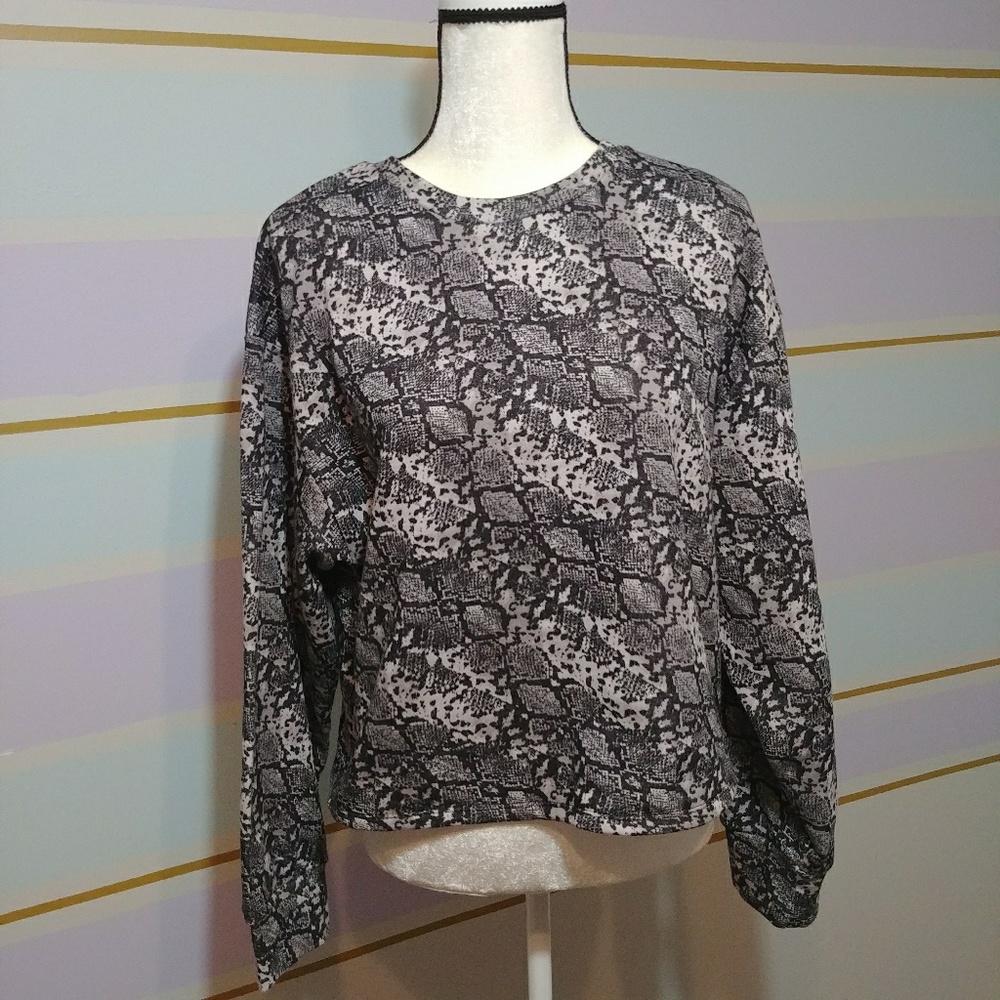 Zara Women's Snake Print Long Sleeve Sweater Size Medium NWT